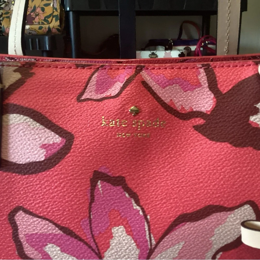 Kate Spade pink floral tote in Saffiano leather inside and out with silver spade - Picture 3 of 11
